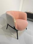 Infiniti Bom Bom fauteuil grijs met roze showmodel €1499,-