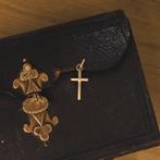 Gouden hanger van een kruis (religieuze kettinghanger), Ophalen of Verzenden, Gebruikt, Goud, Overige merken