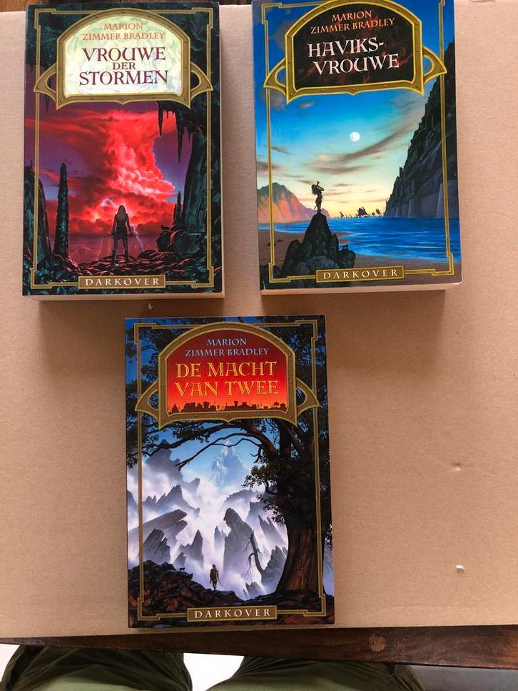 Fantasy - Marion Zimmer Bradley - Darkover-serie 3 Delen, Boeken, Fantasy, Gelezen, Ophalen of Verzenden