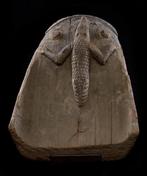 Leuk oud en zeer breed kano-kop met een visgezicht en een, Antiek en Kunst