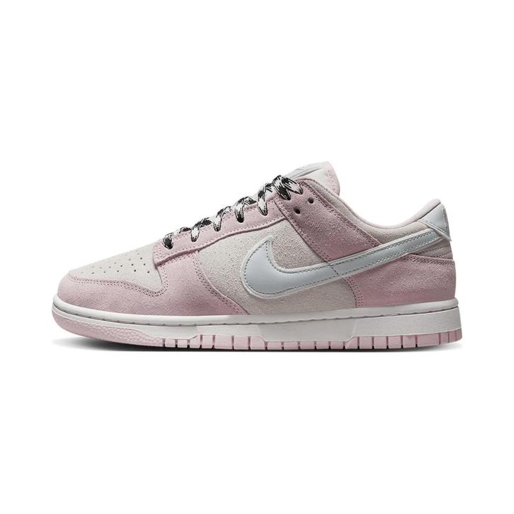 Nike Dunk Low LX Pink Foam - Maat 38.5 EU, Kleding | Heren, Schoenen, Ophalen of Verzenden