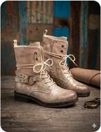 Suedine veterboots Beige met een mini vleugje gold, Kleding | Dames, Schoenen, Ophalen of Verzenden, Nieuw, Beige, Lage of Enkellaarzen