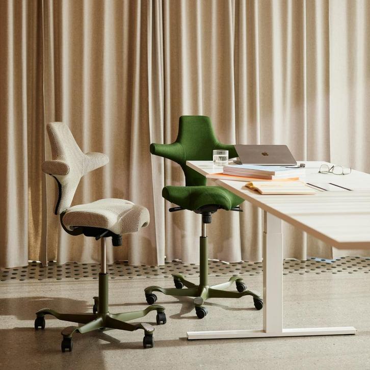 HÅG Capisco 8106 bureaustoel, Zakelijke goederen, Kantoor en Winkelinrichting | Kantoormeubilair en Inrichting, Stoel, Nieuw in verpakking