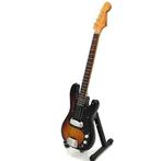 Miniatuur Fender Relic basgitaar met gratis standaard, Ophalen of Verzenden, Nieuw, Pop, Beeldje of Miniatuur