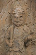Figuur van de godheid Fudô Myô-ô - Gegoten steen - Japan