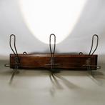 Kapstok - Walnoot - 3 haken met faunenkoppen