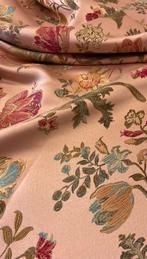 Prachtige lampasso in San Leucio-stijl roze gekleurd