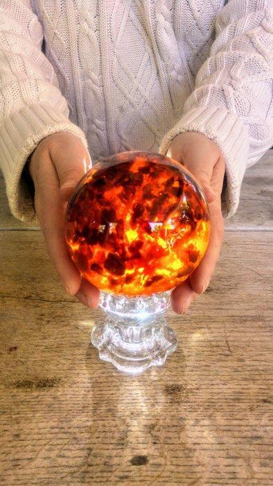 Bol - Baltisch barnsteen op kristallen voetstuk - Barnsteen, Verzamelen, Mineralen en Fossielen