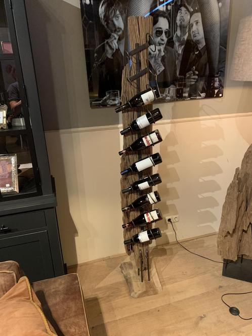 Staand wijnrek gedecoreerd in oud hout, Huis en Inrichting, Woonaccessoires | Overige