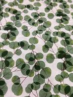 Elegant en exclusief textiel met eucalyptusbladeren in, Antiek en Kunst, Antiek | Kleden en Textiel