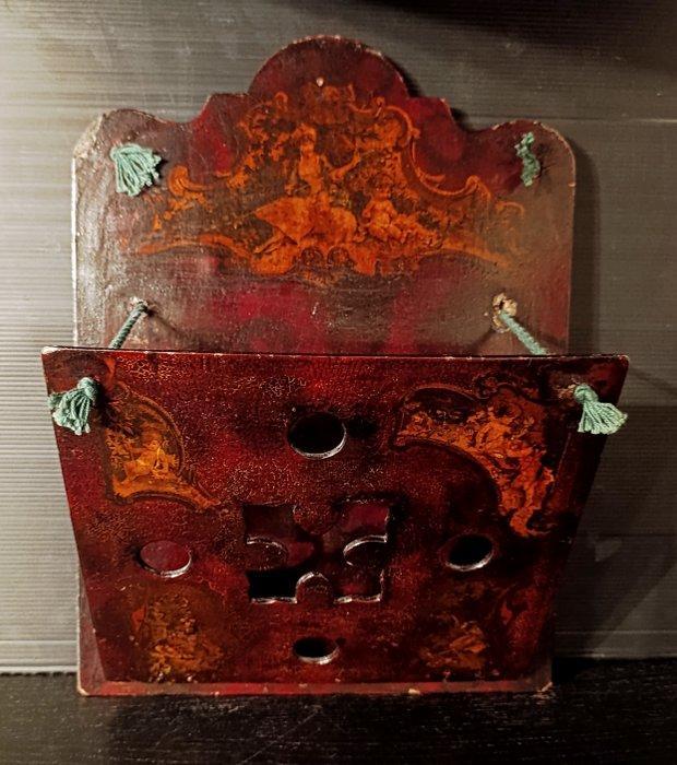 Tijdschriftenhouder - Hout - stijl Vittoriano, Antiek en Kunst, Curiosa en Brocante