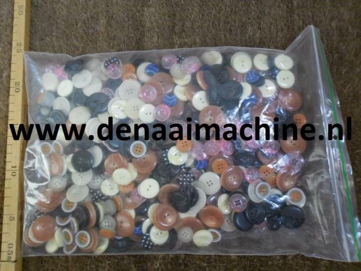 Knopen in een zak. 500 stuks bijna gratis, Hobby en Vrije tijd, Kledingapplicaties en Hotfix, Overige applicaties, Nieuw, Verzenden