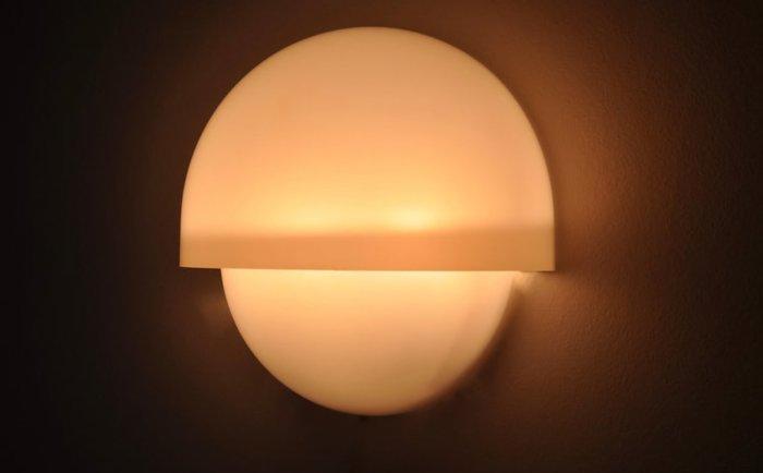 Artemide - Vico Magistretti - Wandkandelaar (2) - mania, Antiek en Kunst, Antiek | Lampen