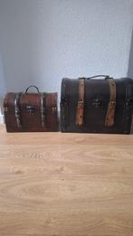 Kist (2) - Hout, Leder - Decoratieve koffers, Antiek en Kunst, Curiosa en Brocante