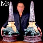 Exclusieve marmeren sculptuur - Schildpadden met obelisken -