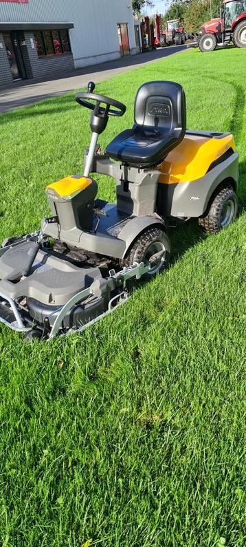 Stiga Park 500 zitmaaier met 95cm maaidek beschikbaar voor biedingen
