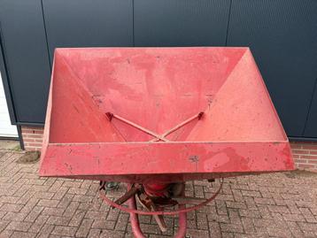 Kunstmeststrooier 1250 liter beschikbaar voor biedingen