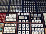 Wereld. Lot de 369 Monnaies du monde dont 15 Argent et 5 kgs, Postzegels en Munten