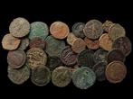 Romeinse Rijk Lot of 30 Æ Folles 4th - 5th century AD, Postzegels en Munten, Munten | Europa | Niet-Euromunten