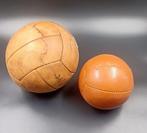 Twee vintage leren medicijnballen – 23 cm & 16 cm, Nieuw
