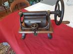 Ancienne machine a parer - Old leather paring machine -, Antiek en Kunst, Antiek | Wandborden en Tegels