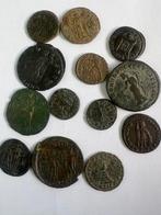 Romeinse Rijk Lotto di 13 monete Æ secolo III - IV d.C.
