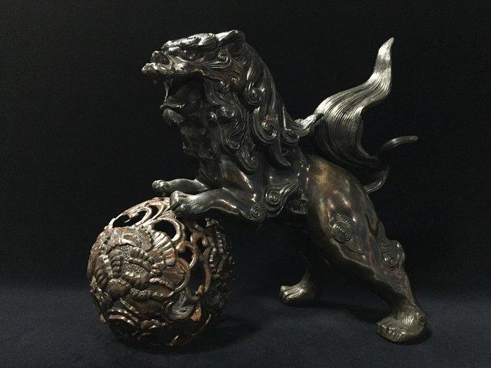 Guardian Metal dog / Japanese Vintage Metal Statue - Beeld, Antiek en Kunst, Antiek | Overige Antiek