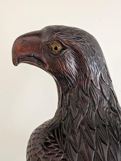 Halcón sobre roja - sculptuur Hout - Japan - Meiji periode, Antiek en Kunst, Antiek | Overige Antiek