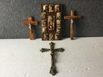Crucifix (4) - Hars, Hout, Legering - 20ste eeuw