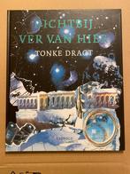 Tonke Dragt - Fantasy - Dichtbij ver van hier - Zeldzaam, Boeken, Ophalen of Verzenden, Zo goed als nieuw, Fictie