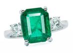 4.13 Cts Vivid Green Emerald (Zambia) - 0.50 Cts Diamond -