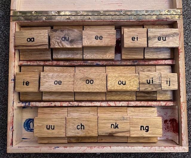 Letterstempels tweetekenklanken, kist 5 (open letters), Boeken, Schoolboeken, Nieuw, Verzenden