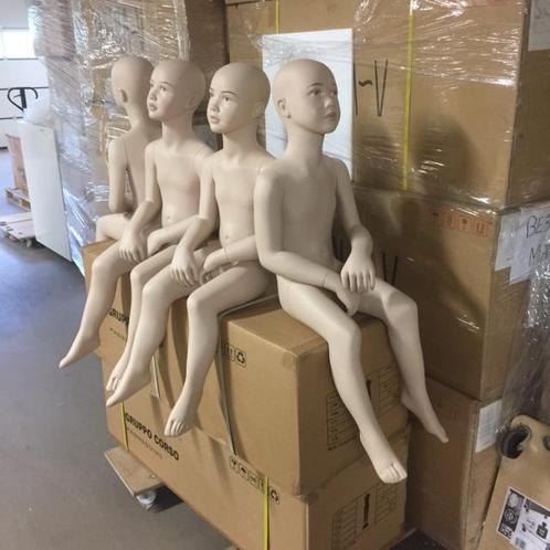 Etalagepop kind zittend, Zakelijke goederen, Kantoor en Winkelinrichting | Winkel en Inventaris