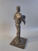 Artihove - Corry Ammerlaan - Beeld, Man met bloemen - 1,1 kg