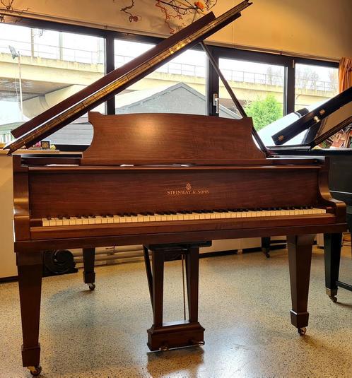 Steinway &amp; Sons vleugel, prachtig notenhout uitvoering!, Muziek en Instrumenten, Piano's, Vleugel, Bruin, Zo goed als nieuw