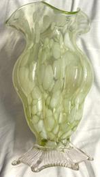 Vaas - Uraniumglas - Boheemse uran glass vaas, Antiek en Kunst, Antiek | Glas en Kristal