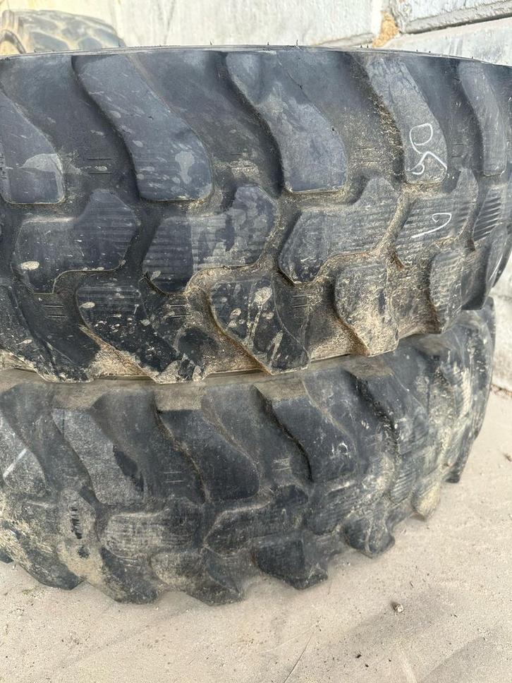 335/80R20 Dunlop SPT9, Zakelijke goederen, Agrarisch | Onderdelen | Banden, Velgen en Assen