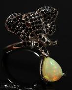 Opaal - Zilver, Beschermende olifantenring in Welo-opaal: