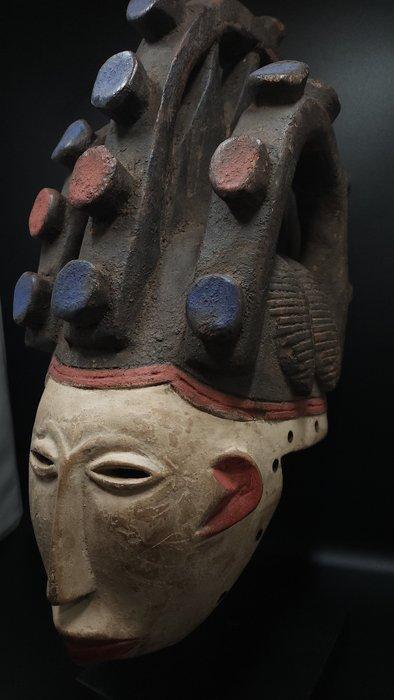 prachtige helm - Igbo - Nigeria (Zonder Minimumprijs), Antiek en Kunst, Kunst | Niet-Westerse kunst