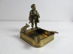 Oude brons/messing asbak rokende jongen met aslade - Asbak -
