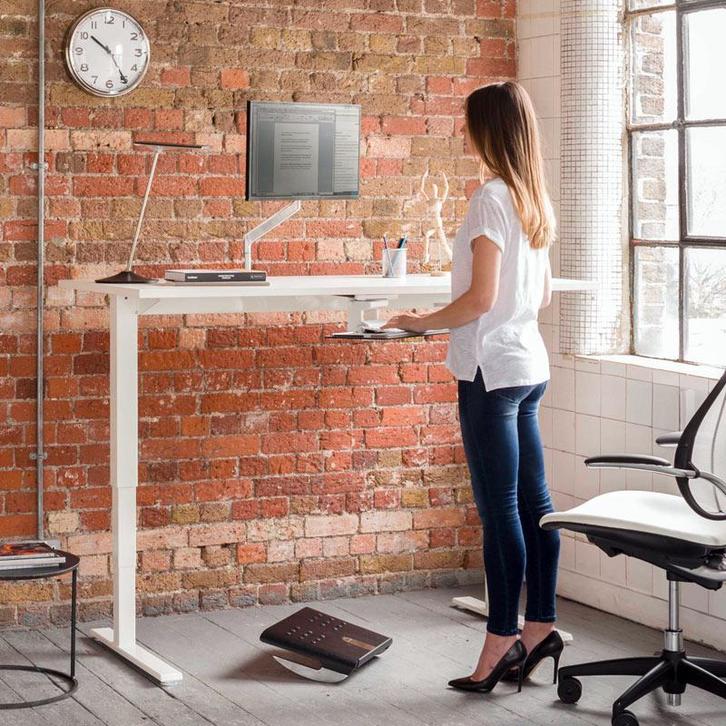 Humanscale easy to use zit-sta bureaus bij Project Meubilair, Zakelijke goederen, Kantoor en Winkelinrichting | Kantoormeubilair en Inrichting
