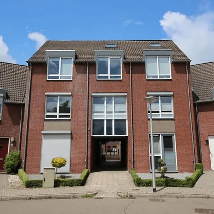 Gemeubileerd appartement met parkeerplaats en gesc..., Huizen en Kamers, Huizen te huur, Direct bij eigenaar, Appartement