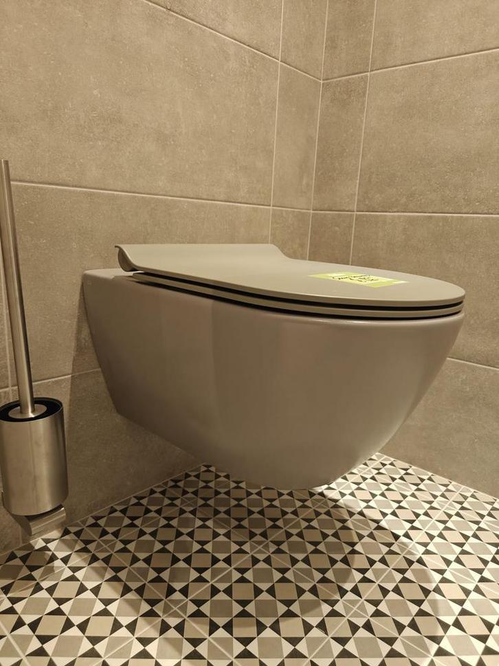 Showmodel Hangend toilet / wandcloset beton grijs - 0005, Doe-het-zelf en Verbouw, Sanitair, Toilet, Nieuw, Ophalen