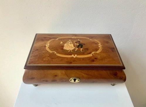 Reuge - Muziekdoos - Zwitserland - 1980-1990 - Menuet L., Antiek en Kunst, Curiosa en Brocante