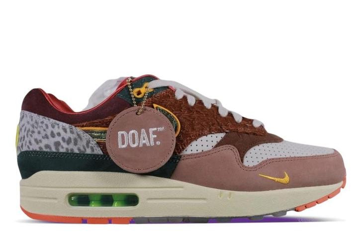Nike Air Max 1 87 Luxe University of Oregon PE • 43, Kleding | Heren, Schoenen, Sneakers of Gympen, Ophalen of Verzenden