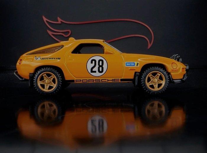 1:64 - Modelauto - Porsche Safari 928, Hobby en Vrije tijd, Modelauto's | 1:5 tot 1:12