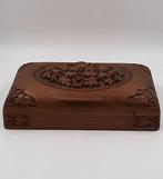 Scatola in Noce intagliata - Kist - Walnoot, Antiek en Kunst