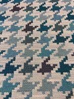 Prestigieus stevig weefsel met pied de poule-bewerking. -