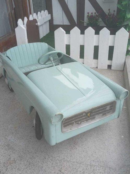 Eureka - Trapauto Peugeot 404 - No Reserve Price - 1950-1960, Antiek en Kunst, Antiek | Speelgoed