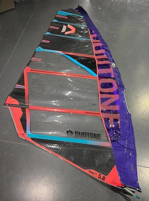 Duotone Warp Fin 2023 - 7.8, Watersport en Boten, Windsurfen, 7 m² of meer, Zeil, Gebruikt, Ophalen of Verzenden